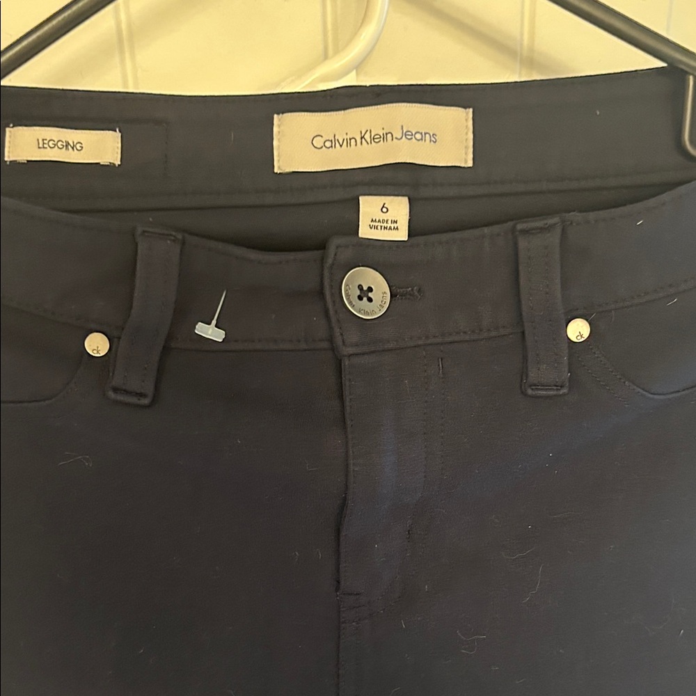 Calvin Klein Women's Dark Blue leggings / pants great quality